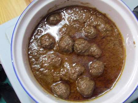 آشنایی با روش تهیه‌ی خورشت فسنجان با گوشت قلقلی