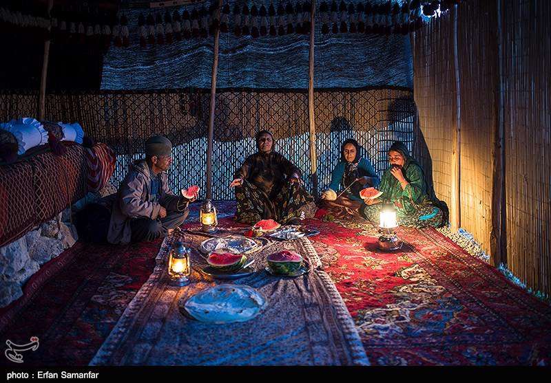 برپایی سیاه‌چادر عشایری در یک شهر جدید 