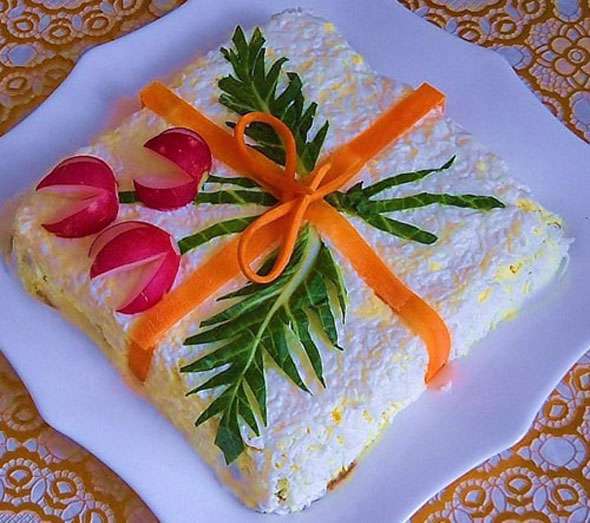 آشنایی با روش تهیه‌ی کیک سالاد الویه