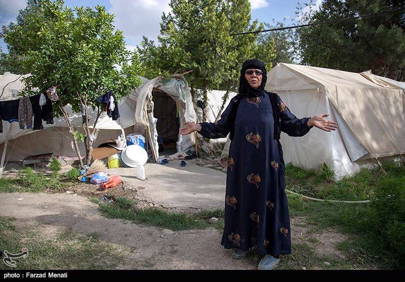 بیش از ۵هزار خانواده زلزلهزده کرمانشاه همچنان در چادر و کانکس زندگی میکنند بیش از ۵هزار خانواده زلزلهزده کرمانشاه همچنان در چادر و کانکس زندگی میکنند