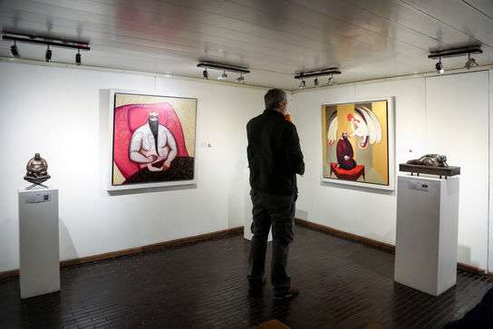 نقدی به نمادهای قدرت در طول تاریخ