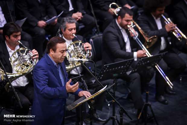 برای چهل سالگی انقلاب برنامه دارم