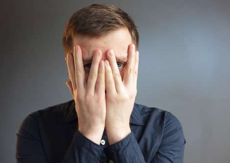 12 روش برای اینکه در جمع خجالتی نباشیم 12 روش برای اینکه در جمع خجالتی نباشیم
