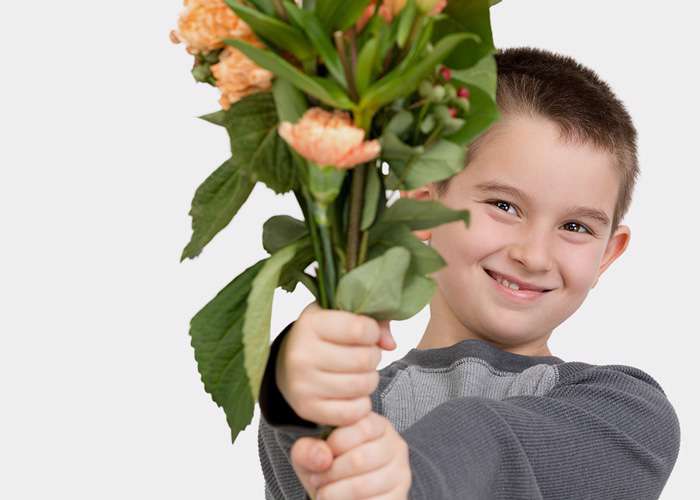 چگونه معذرت خواهی را به کودک بیاموزیم؟