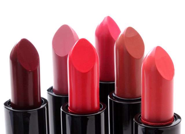 آرایش لب شما با 9 اشتباه ساده زشت می شود