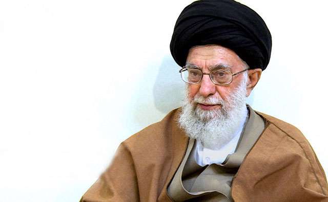 آخرین استفتائات حضرت آیت الله خامنه‌ای درباره لایک در شبکه‌های اجتماعی و آرایش زن