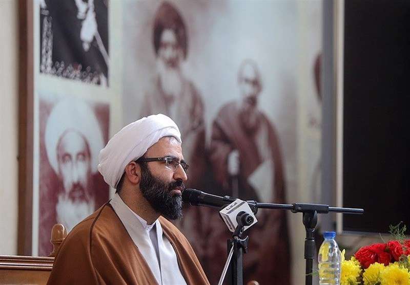 حوزه‌های علمیه با ترویج تفکر سکولاریستی مقابله کنند