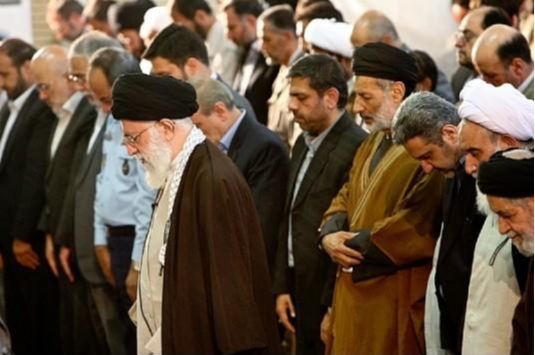 اهل سنت برای این انقلاب خون داده است