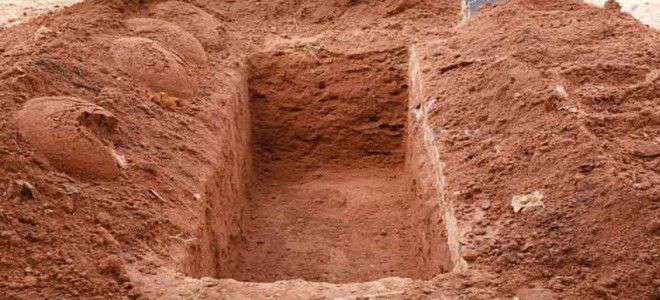 اقدام عجیب مرد هندی در زنده به گور کردن خودش!