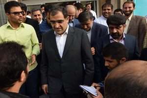 واکنش وزیر بهداشت به شوخی اش با پیرمرد نانوا