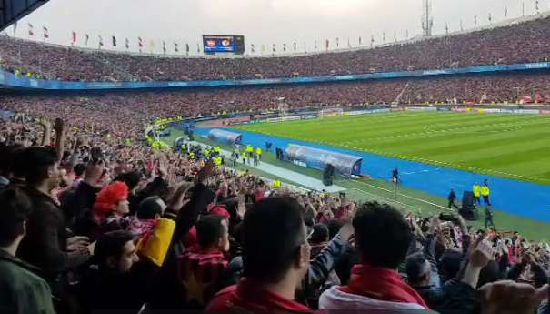 تشویق صدهزارنفری مردان و زنان پرسپولیسی در ورزشگاه آزادی