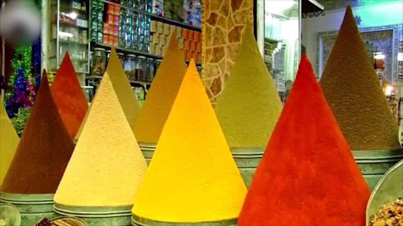 ​با نظم و ترتیب، یکجا نشسته!