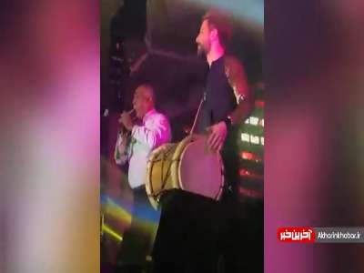 حمید هیراد و نواختن ساز جنوبی در کنسرت بندر گناوه