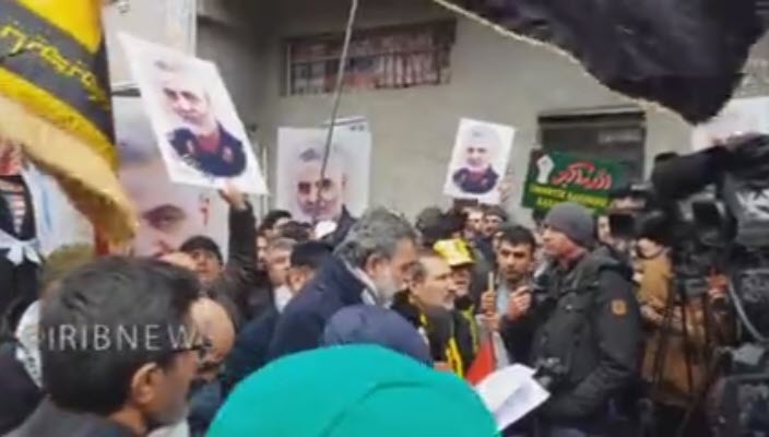 تجمع مردم ترکیه مقابل کنسولگری آمریکا