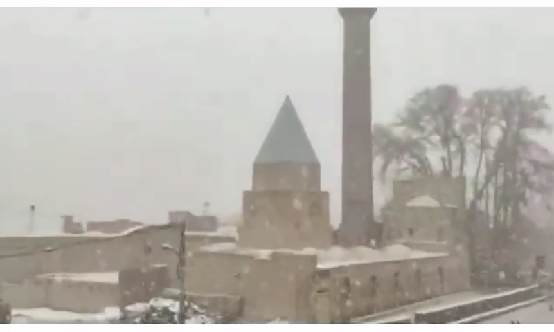 مسجد زیر برف