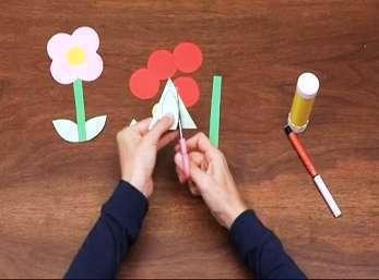 ساخت گل های رنگی رنگی کاغذی کاردستی کودکانه