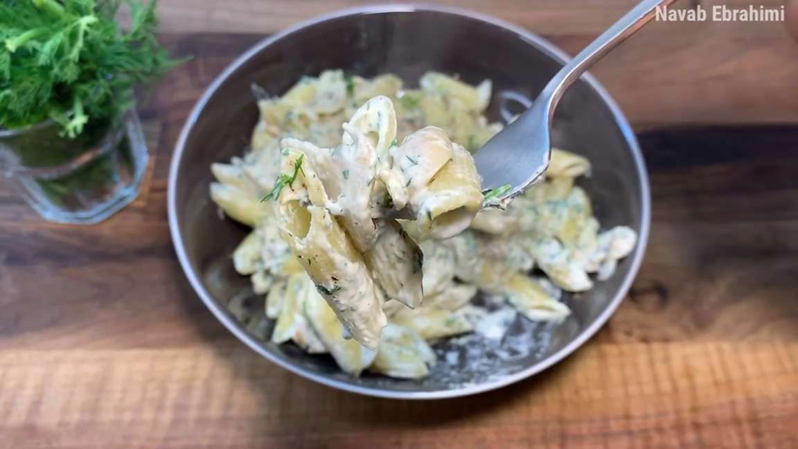 طرز تهیه پاستا ساده با سیر و شوید؛ نواب ابراهیمی