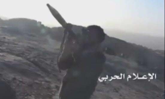 هدف گیری عجیب رزمنده یمنی با آرپی جی