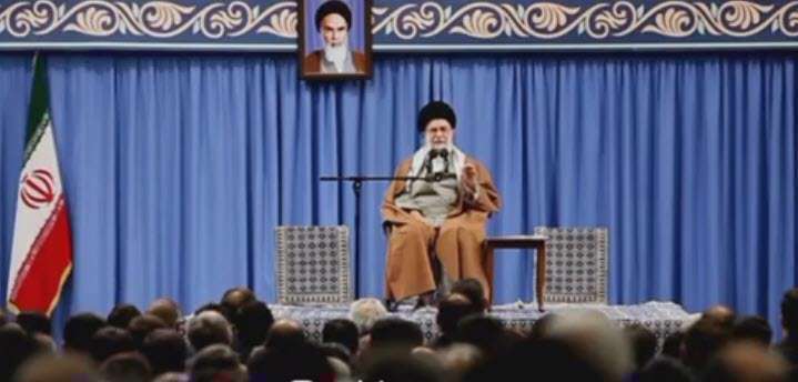 رهبر انقلاب: در عرصه های مختلف دشمن را عقب زدیم