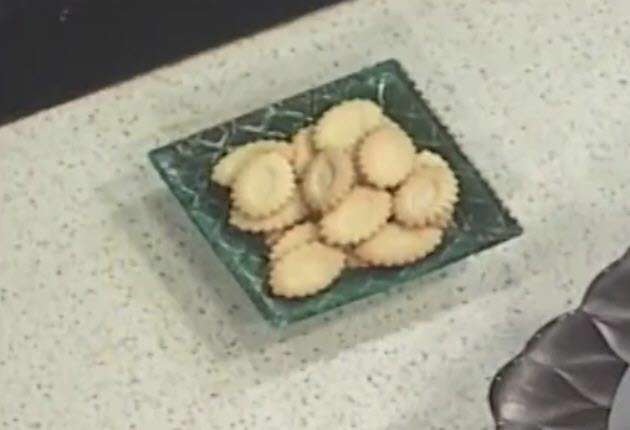طرز تهیه و دستور پخت بیسکوئیت شکری خانگی؛ خانم حیدری