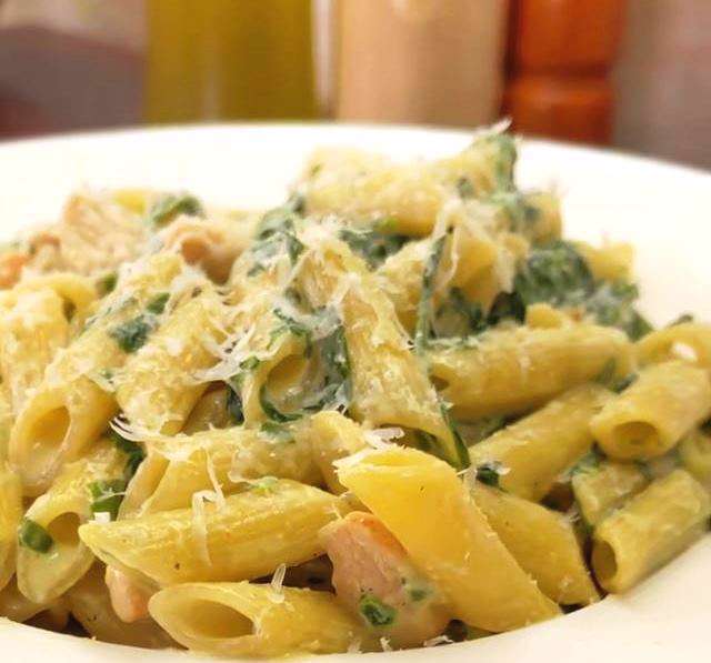 طرز تهیه پاستا مرغ و اسفناج با خامه؛ نواب ابراهیمی