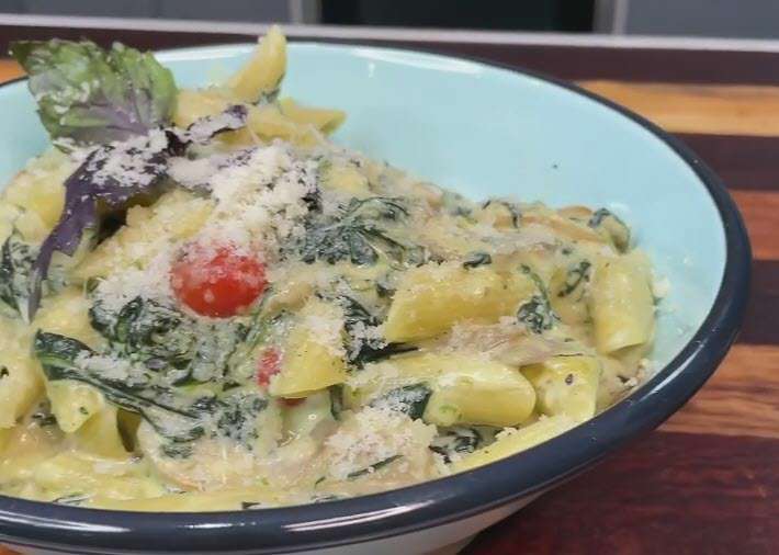 طرز تهیه پاستا اسفناج و قارچ؛ مهرداد شفیعی