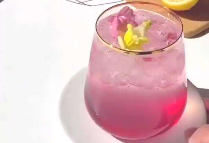 شربت گل محمدی و تزیین آن