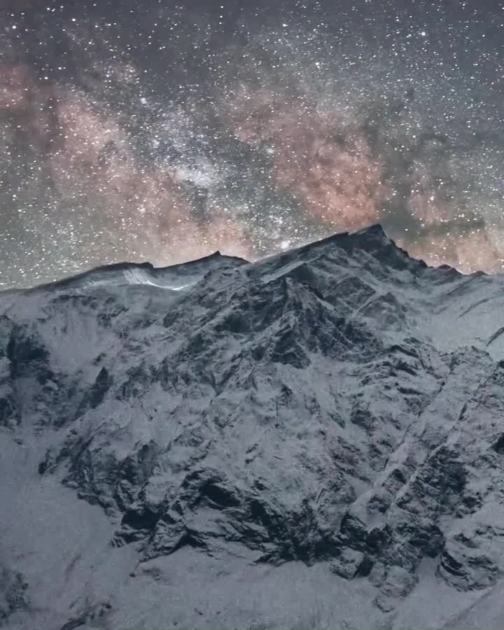 ویدیویی زیبا از حرکت ستارگان کهکشانمان در آسمان شب و بر فراز کوه آناپورنا در نپال