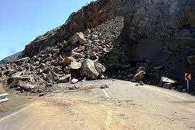 ریزش کوه در پی زلزله ۵‌.۴ ریشتری در روستای رضوان بندرعباس
