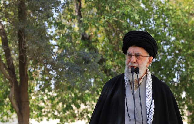 بیانات رهبر انقلاب اسلامی در حاشیه مراسم روز درختکاری