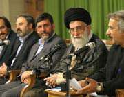 دیدار ده ها نفر از کارگردانان سینما با حضرت آیت الله خامنه ای دیدار کردند