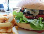 غذاهای آماده و فوری را کم بخورید (Fast Foods)