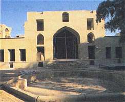 كلیساها و ابنیه ی حكومتی استان فارس