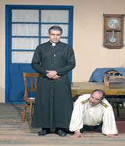 نقدی بر نمایش «خانواده تت »