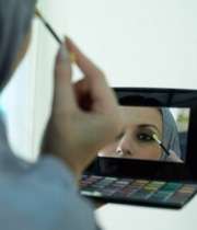 برخی مواد آرایشی باعث جوش می شوند