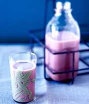 کودکان باید شیر بخورند