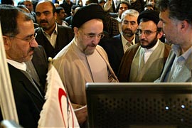 بازدید ریاست جمهوری از غرفه تبیان در دهمین نمایشگاه الكامپ