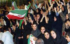 70 تماشاگر زن در استادیوم 100هزار نفری آزادی