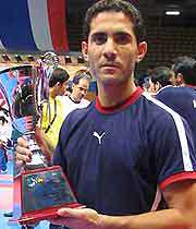 مشكل سالن آزادی، 14 ساله شد