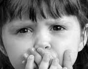 بچه‌هایی که تمایل به صحبت کردن در مدرسه ندارند