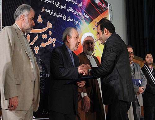 امیرکبیر، برتری پژوهشسرا