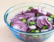 طرز تهیه ترشی پیاز قرمز