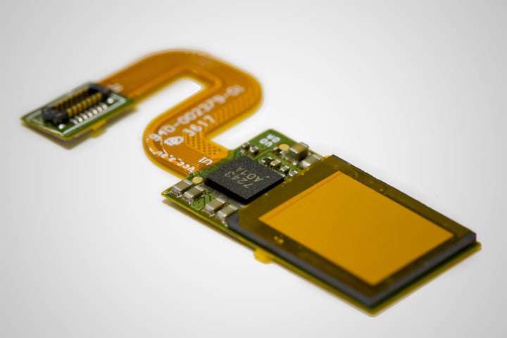 سیناپتیک غیرممکن را ممکن کرد؛ قرارگیری سنسور اثر انگشت زیر نمایشگر