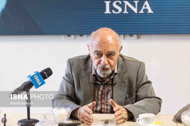  از گویندگی زیر میز تا حمله ضدانقلاب‌ها به رادیو