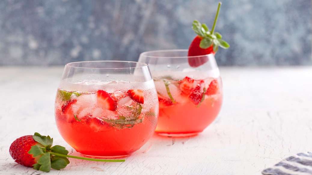 از صفرتا صد شربت توت‌فرنگی خانگی
