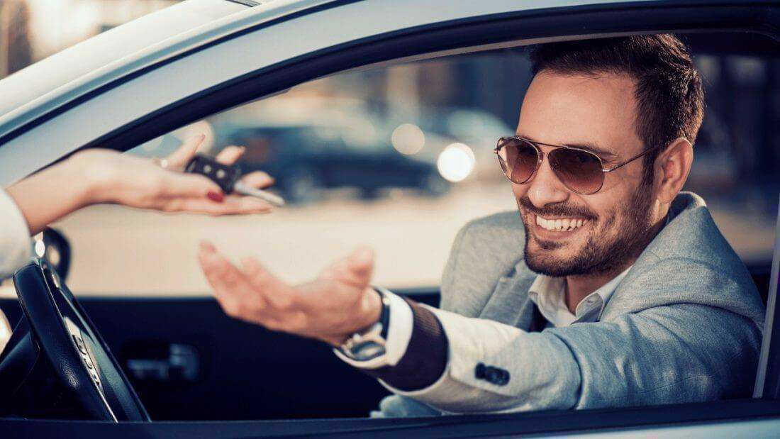 اجاره خودرو روشی نوین برای کاهش هزینه نگهداری از خودرو های لوکس