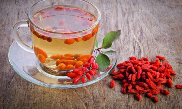 طرز تهیه آب زرشک طبیعی و خواص آن